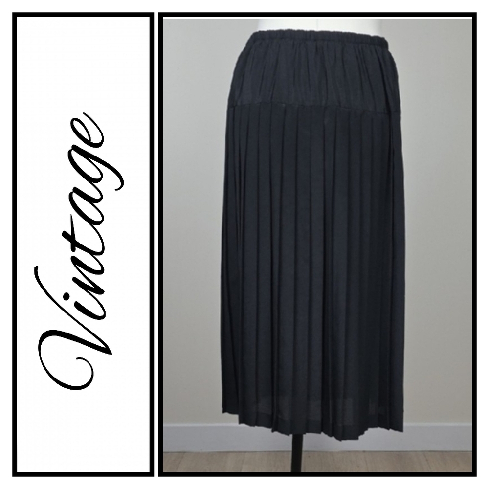 Vintage Black Pleated Midi Skirt – Elastic Waistband – Elegant Classic Style